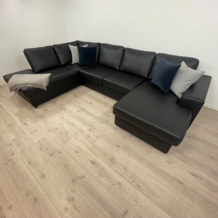 Nyrenset Solna usofa med sjeselong i resirkulert skinn Secundo