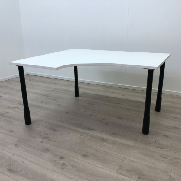 Enkelt skrivebord i fargen hvit/sort