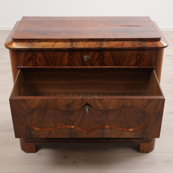 KAST Vintage kommode i klassisk stil