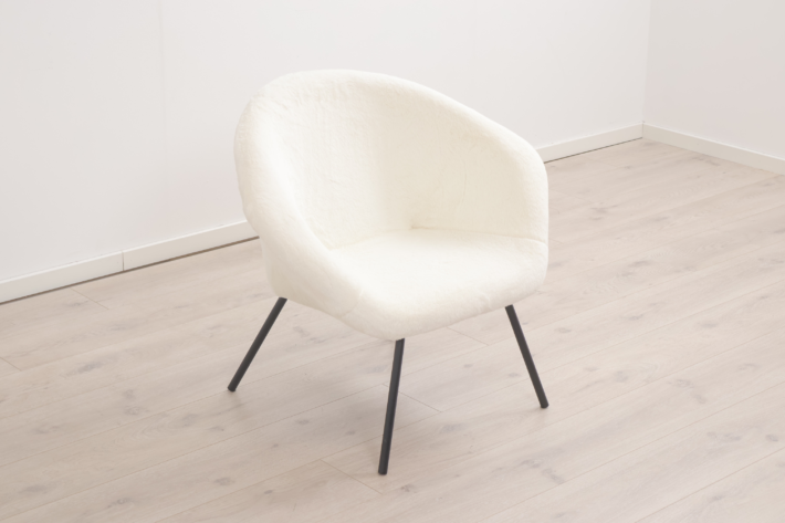 Nyrenset | Hvit Theodore loungestol med sorte bein