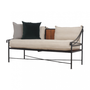 Nyrenset | Kremhvit 2-seter sofa med ramme i smijern